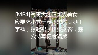 周末七八个人去狐尾山公园摘杨梅，然后顺便野战混战完整版，有精彩对白，男的呻吟比女的还大 貌似很爽