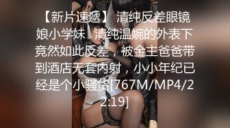 [MP4]剧情演绎热水器修理工上门维修被两个少妇下药 拖到卧室扒掉裤子双飞，骑在身上抽插猛操，一起舔屌换着操